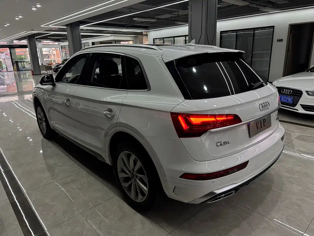 Audi Q5L 2022 — фото 6