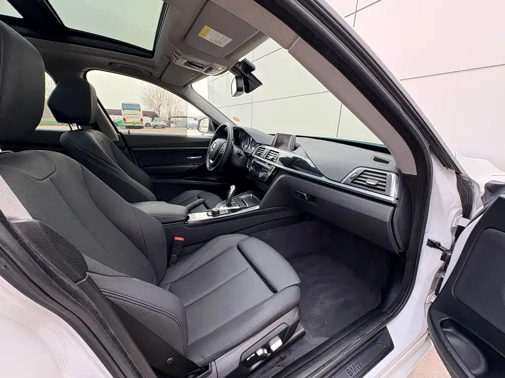 BMW 3 Series GT 2018 — фото 12