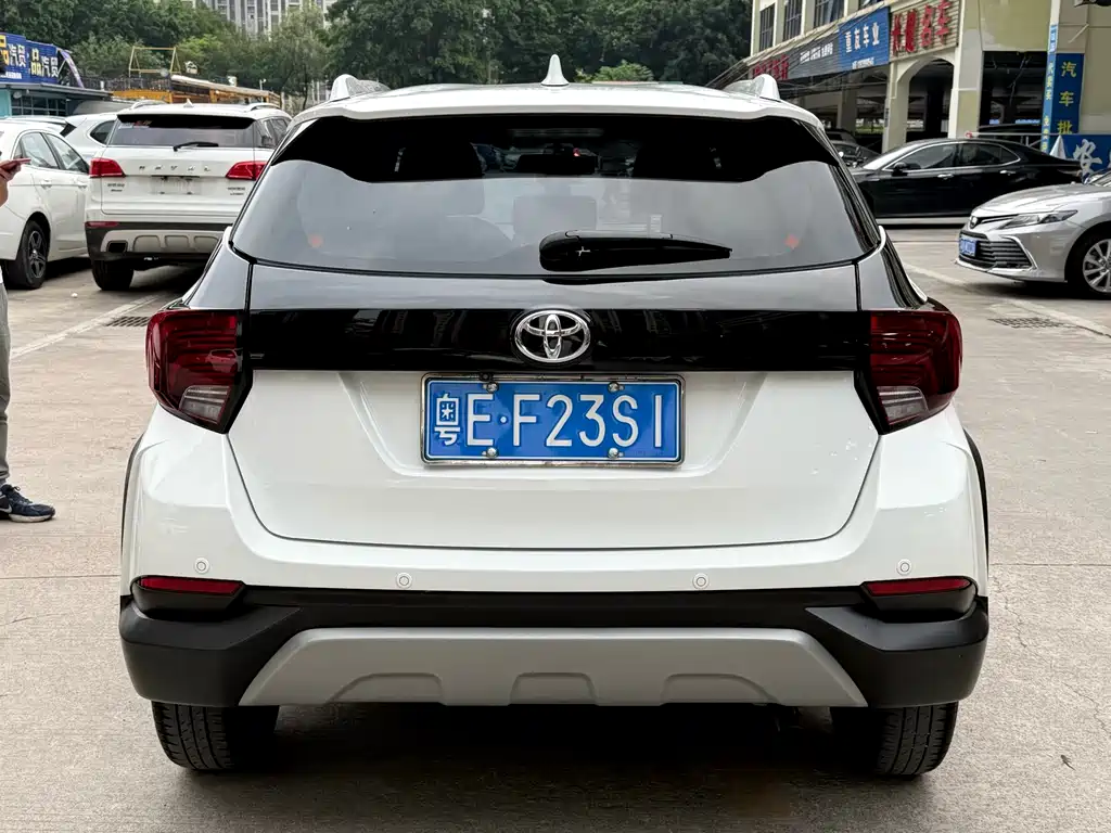 Toyota Yaris L 2023 — фото 7