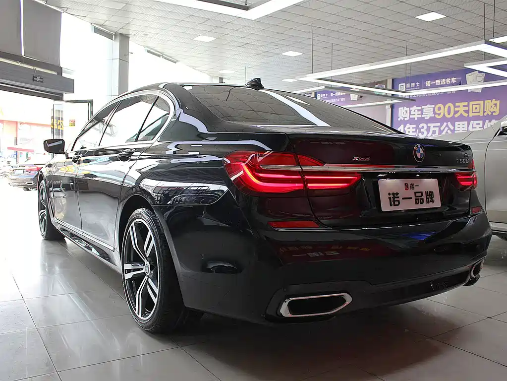 BMW 7 Series 2018 — фото 20
