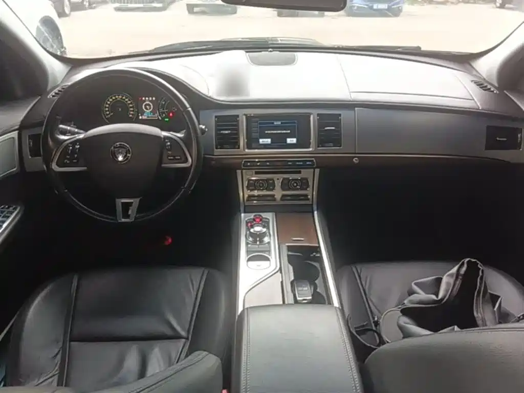 Jaguar XF 2014 — фото 10