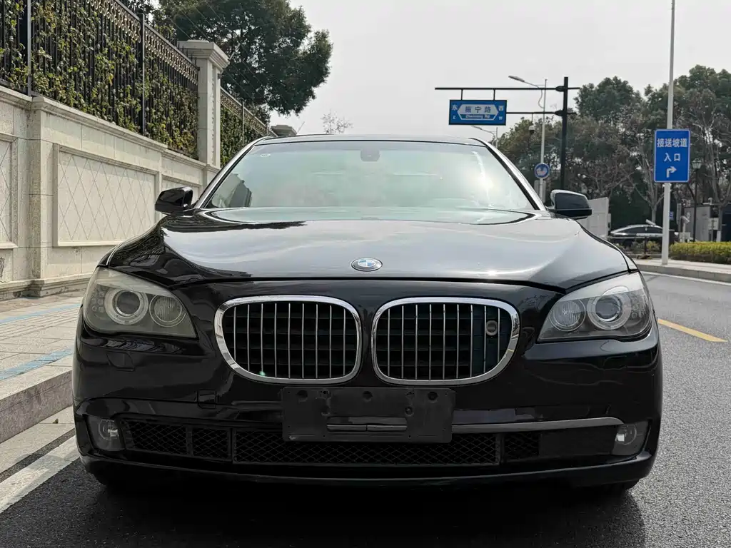 BMW 7 Series 2009 — фото 2