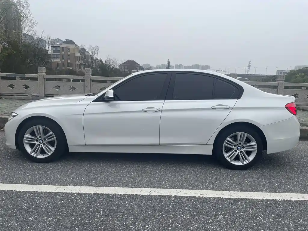 BMW 3 Series 2018 — фото 6