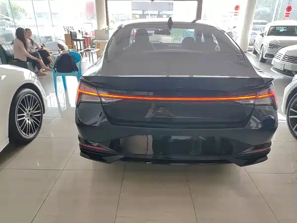 Hyundai Elantra 2022