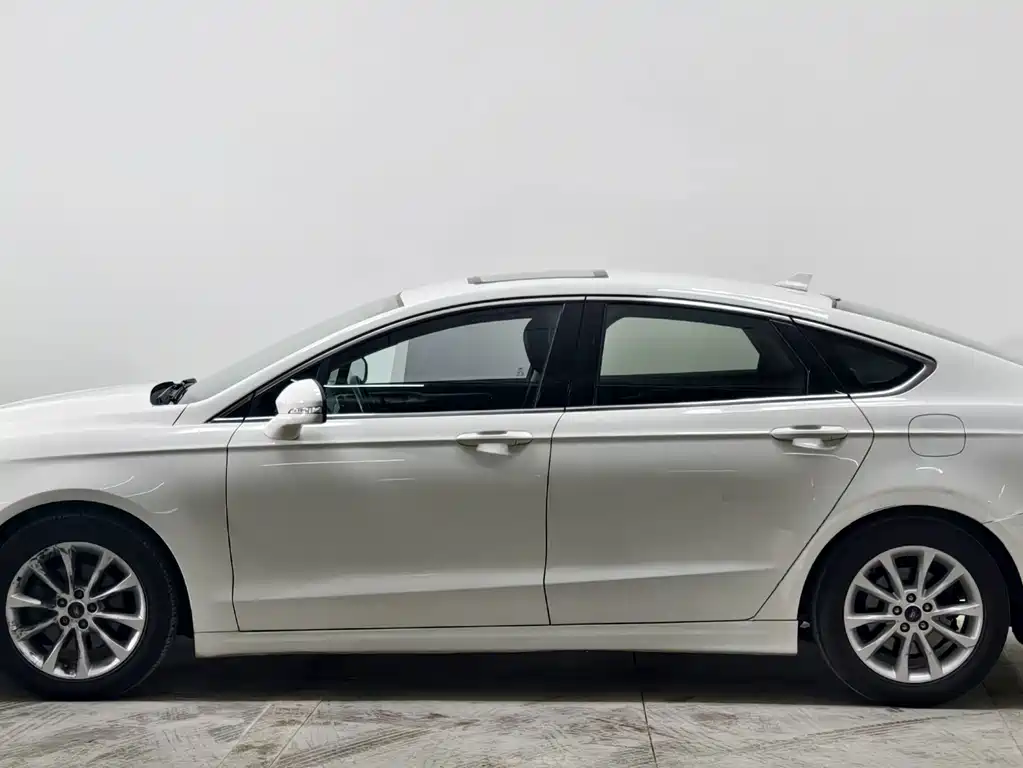 Ford Mondeo 2018 — фото 15