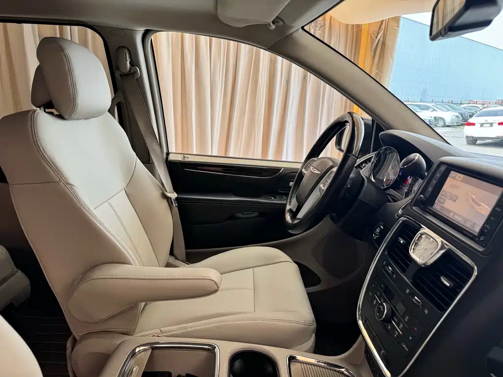 Chrysler Grand Voyager 2014 — фото 17
