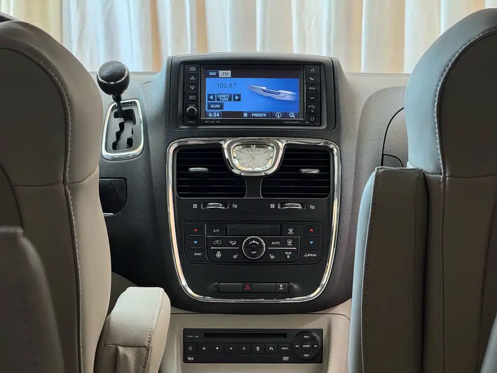 Chrysler Grand Voyager 2014 — фото 11