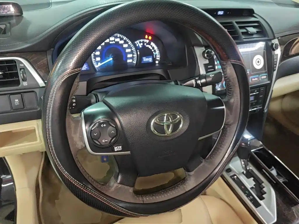Toyota Camry 2015 — фото 11