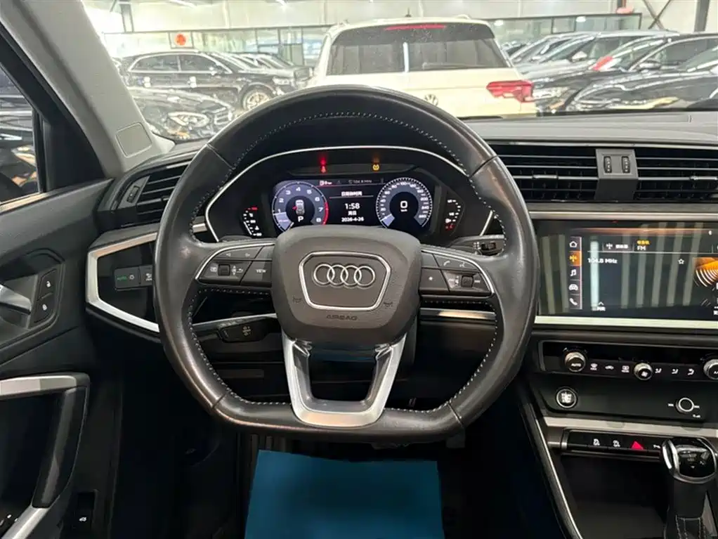Audi Q3 2021 — фото 3