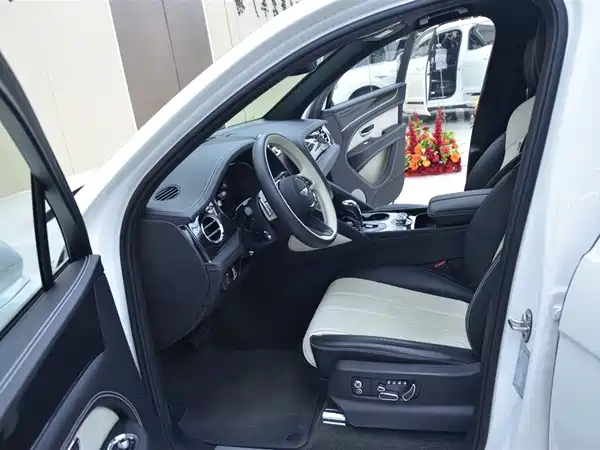 Bentley Bentayga Plug-In Hybrid 2024
