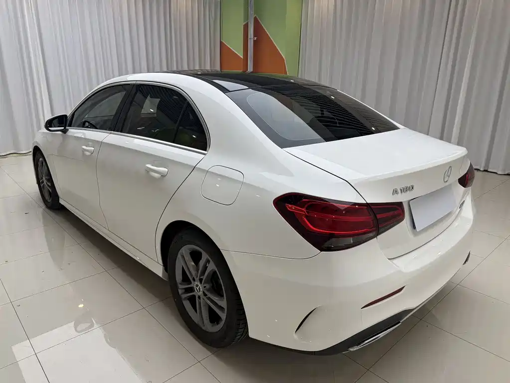 Mercedes-Benz A-Class 2022 — фото 15