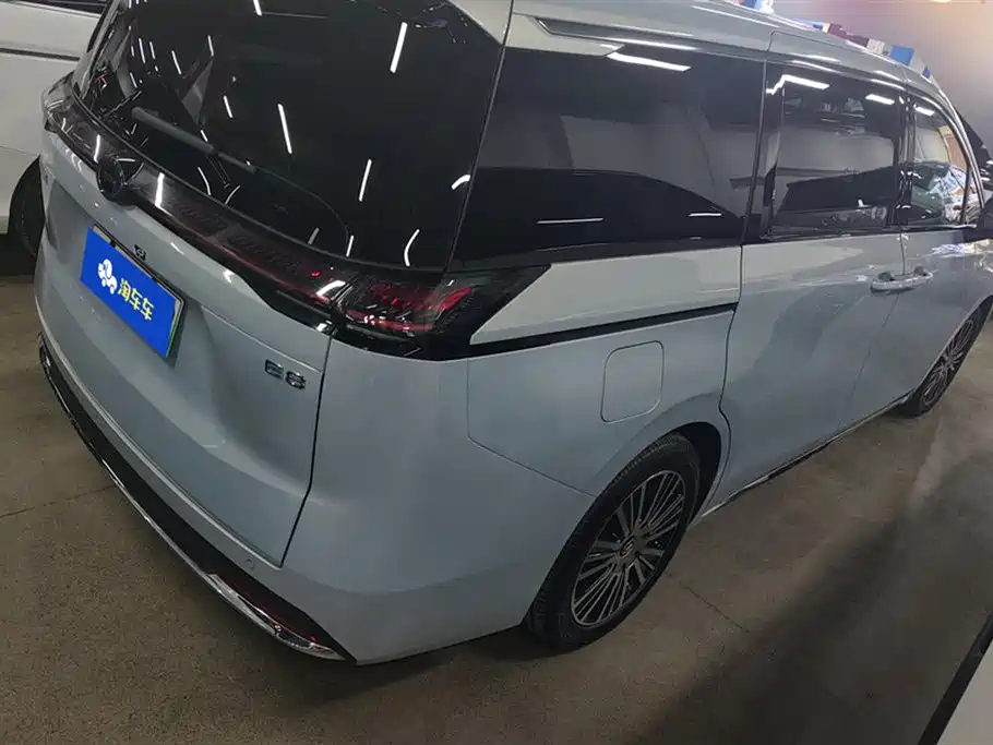 GAC Motor E8 PHEV 2024 — фото 3