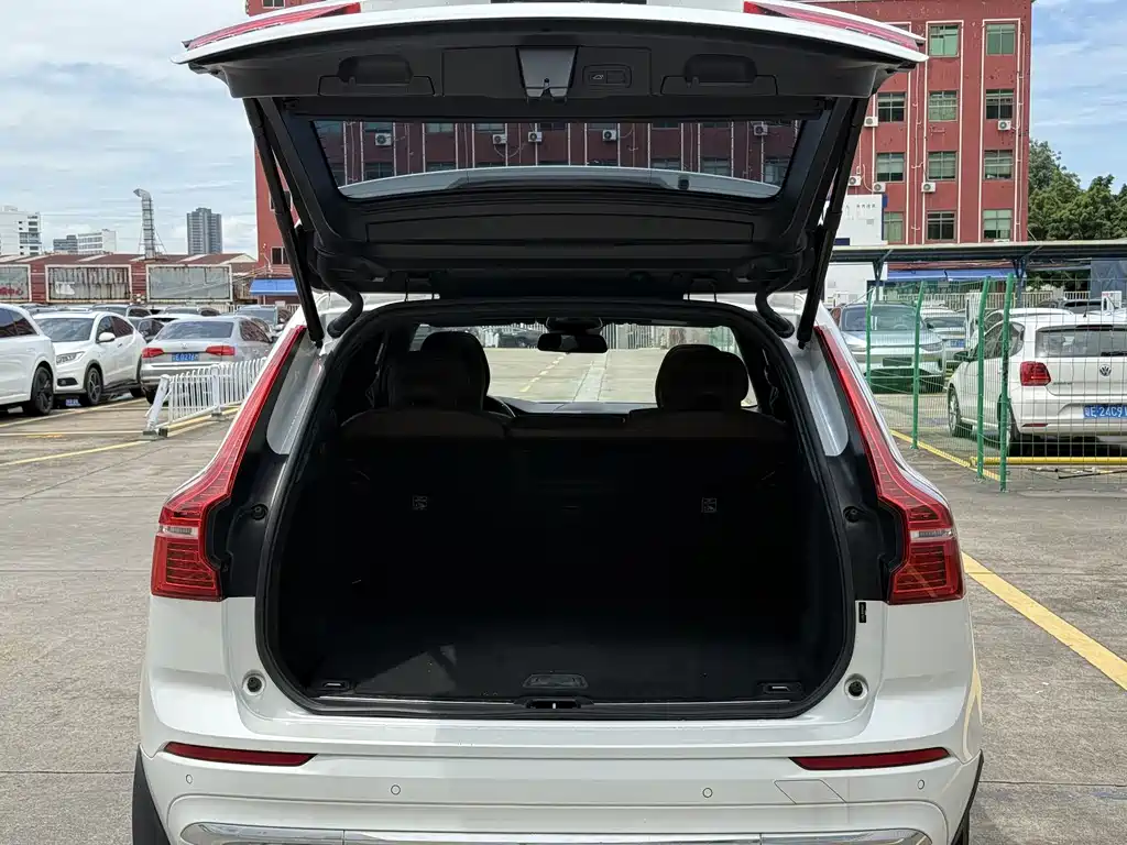 Volvo XC60 2021 — фото 17