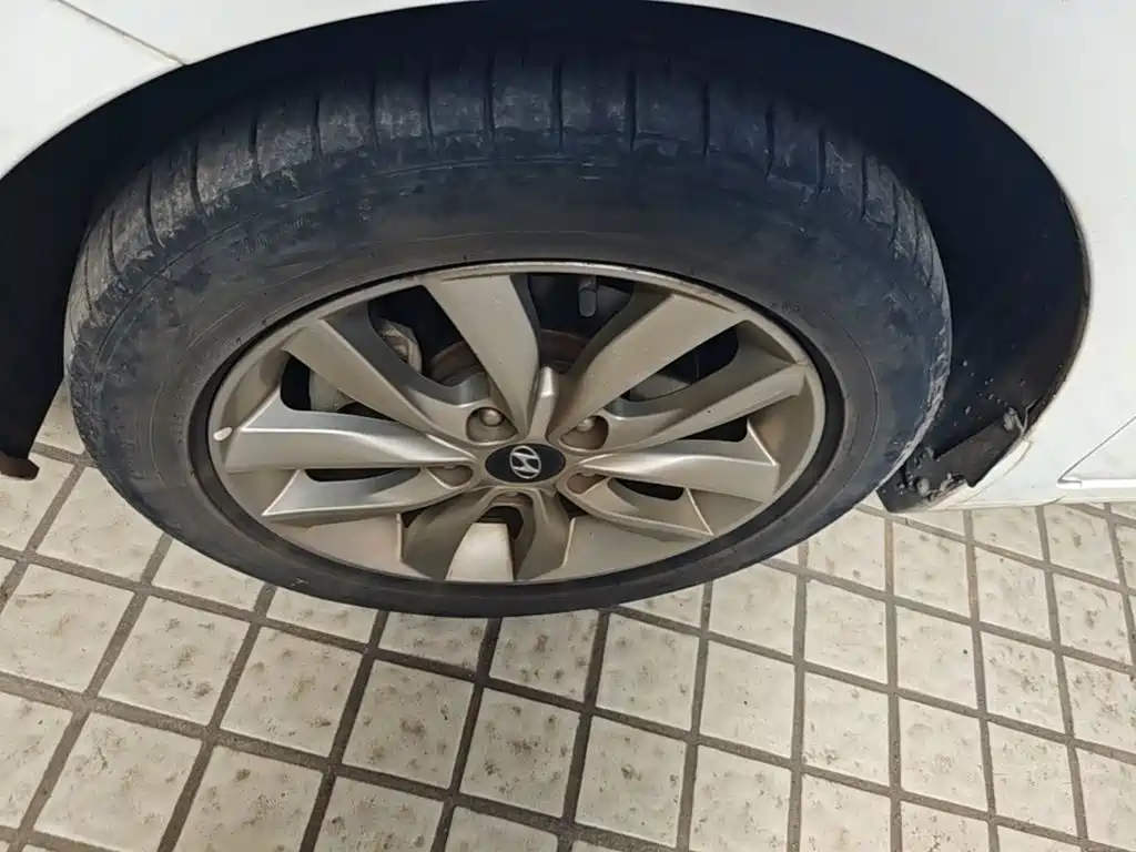 Hyundai Elantra 2015 — фото 23
