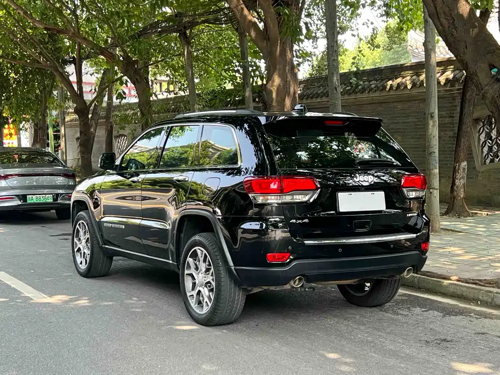 Jeep Grand Cherokee 2022 — фото 3