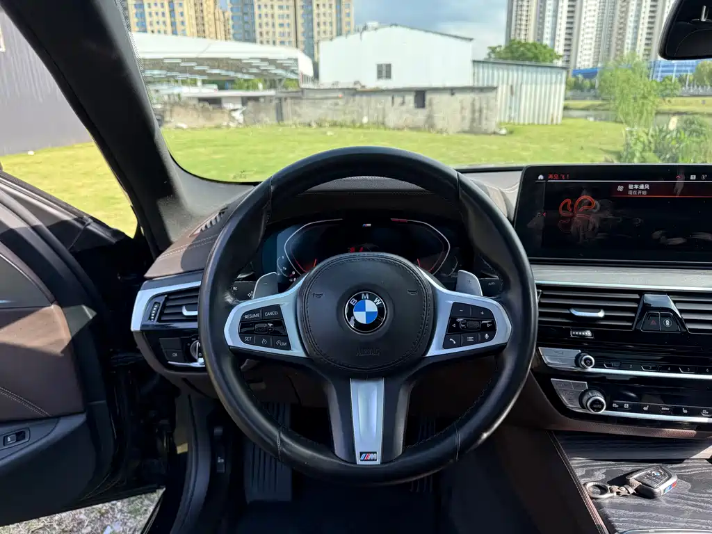 BMW 5 Series 2021 — фото 10