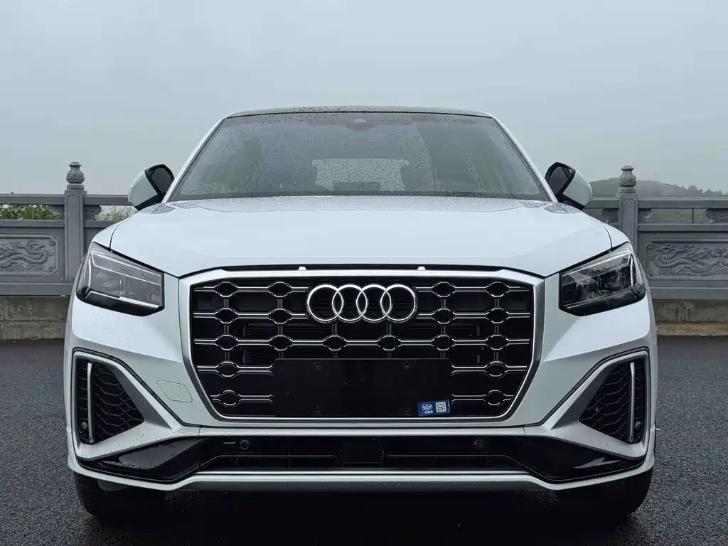 Audi Q2L 2023