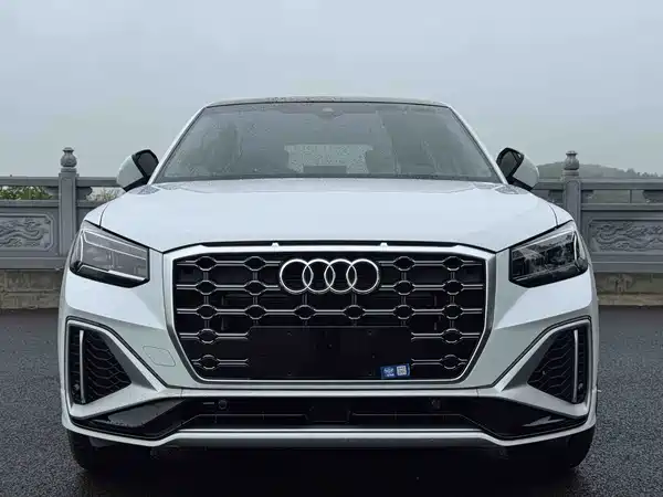 Audi Q2L 2023