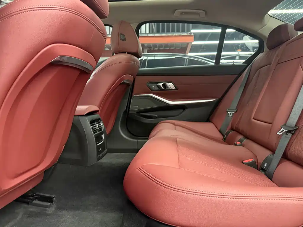 BMW 3 Series 2023 — фото 11