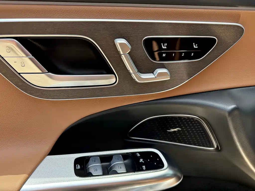 Mercedes-Benz E-Class 2025 — фото 16