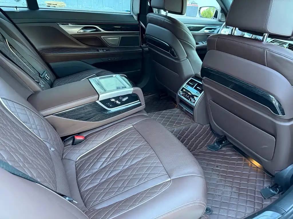 BMW 7 Series 2019 — фото 12