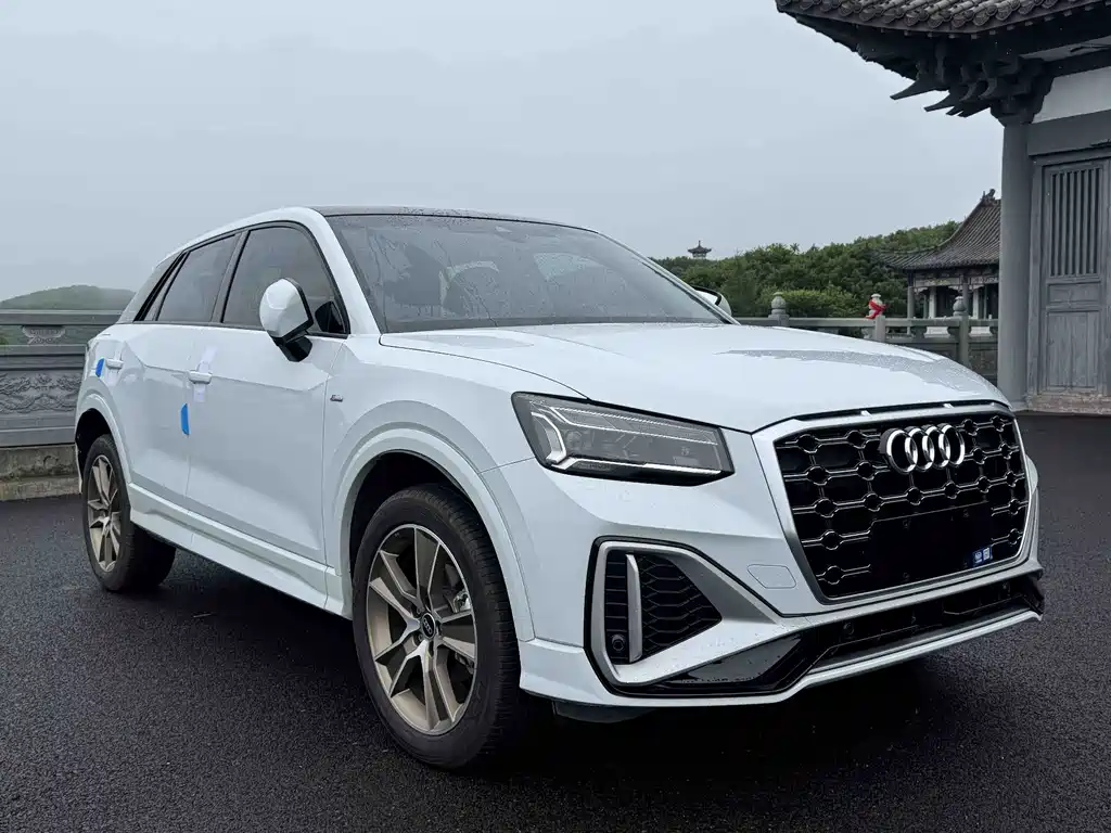 Audi Q2L 2023