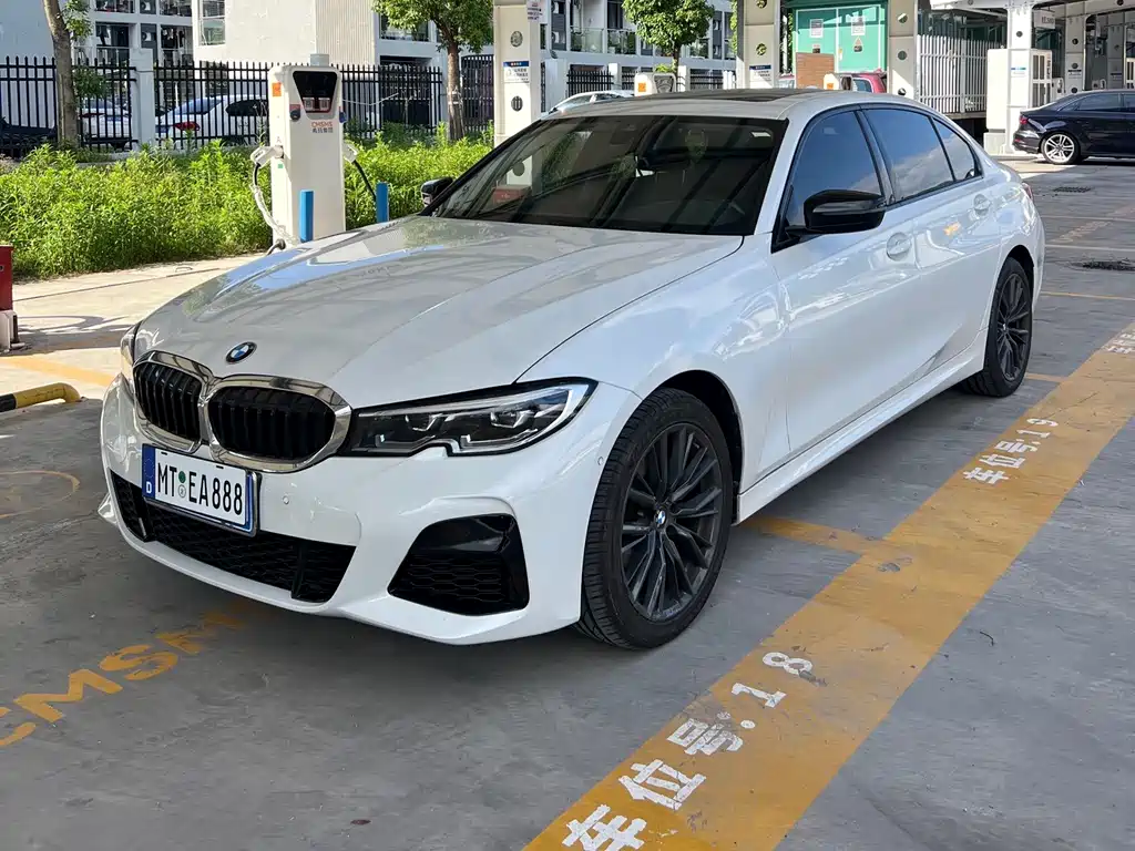 BMW 3 Series 2022 — фото 1