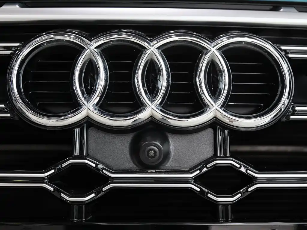 Audi Q2L 2022 — фото 4