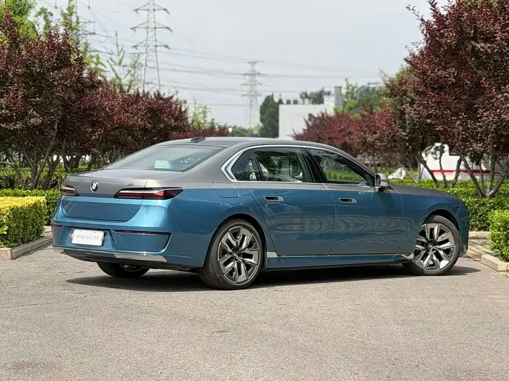 BMW i7 2024