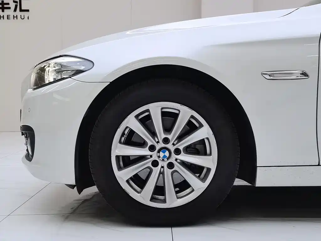 BMW 5 Series 2015 — фото 9
