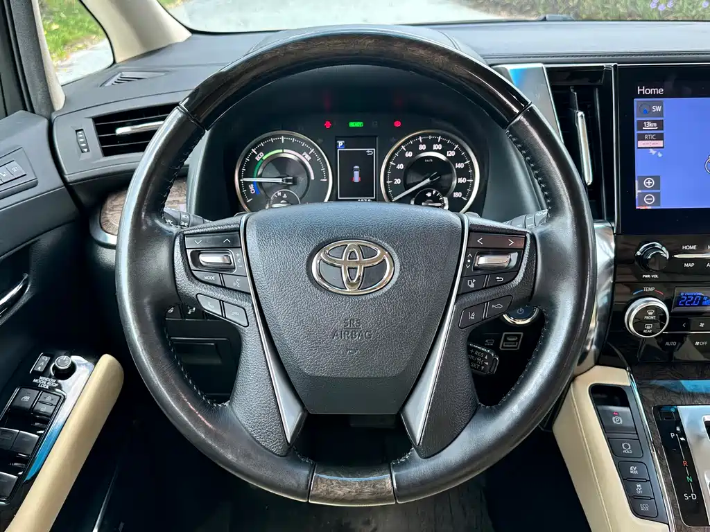 Toyota Alphard 2023 — фото 10