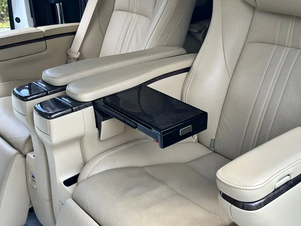 Toyota Alphard 2023 — фото 17