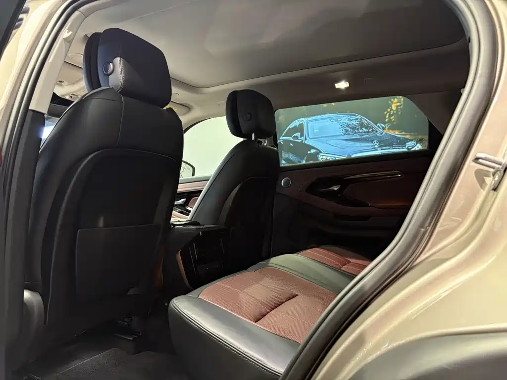 Land Rover Evoque 2025 — фото 6