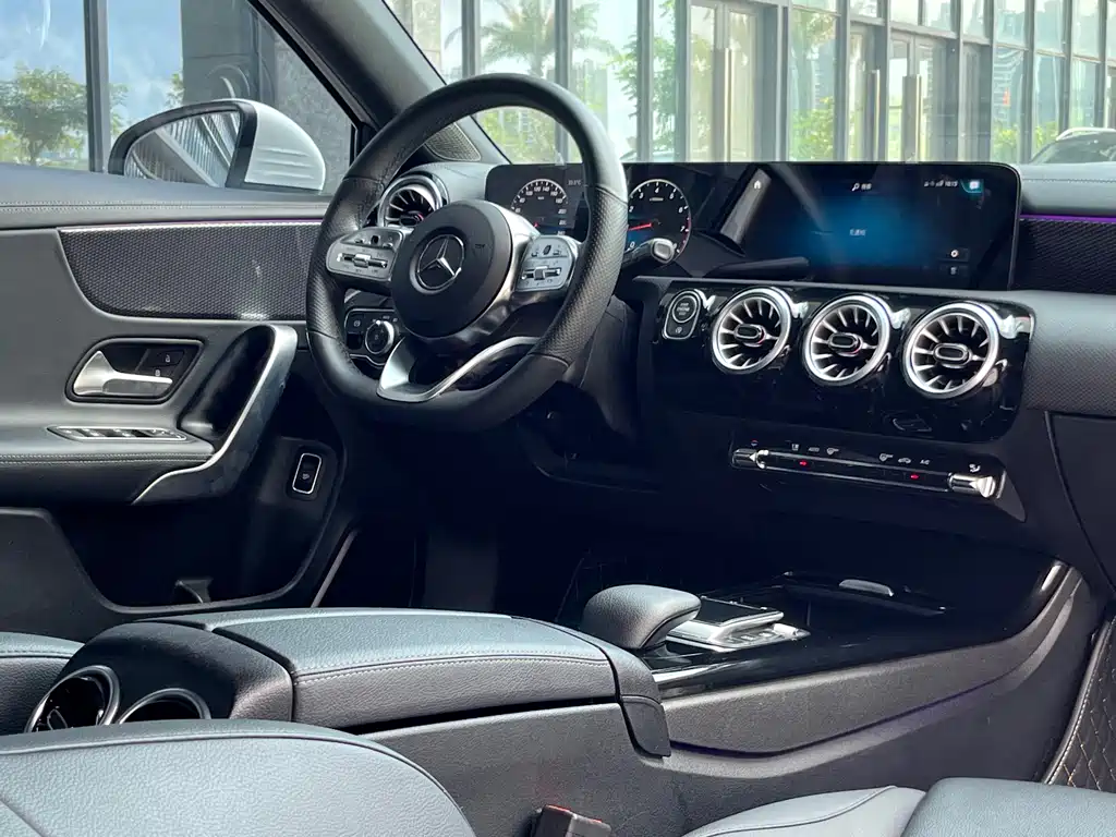 Mercedes-Benz A-Class 2022 — фото 12
