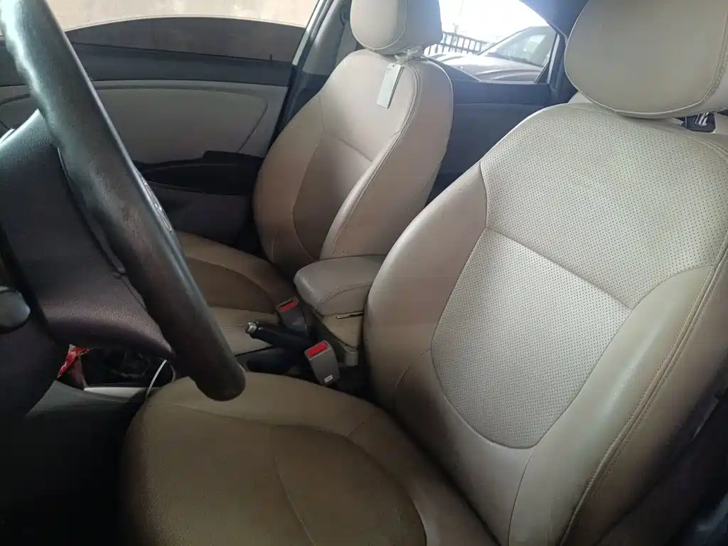 Hyundai Accent 2015 — фото 16