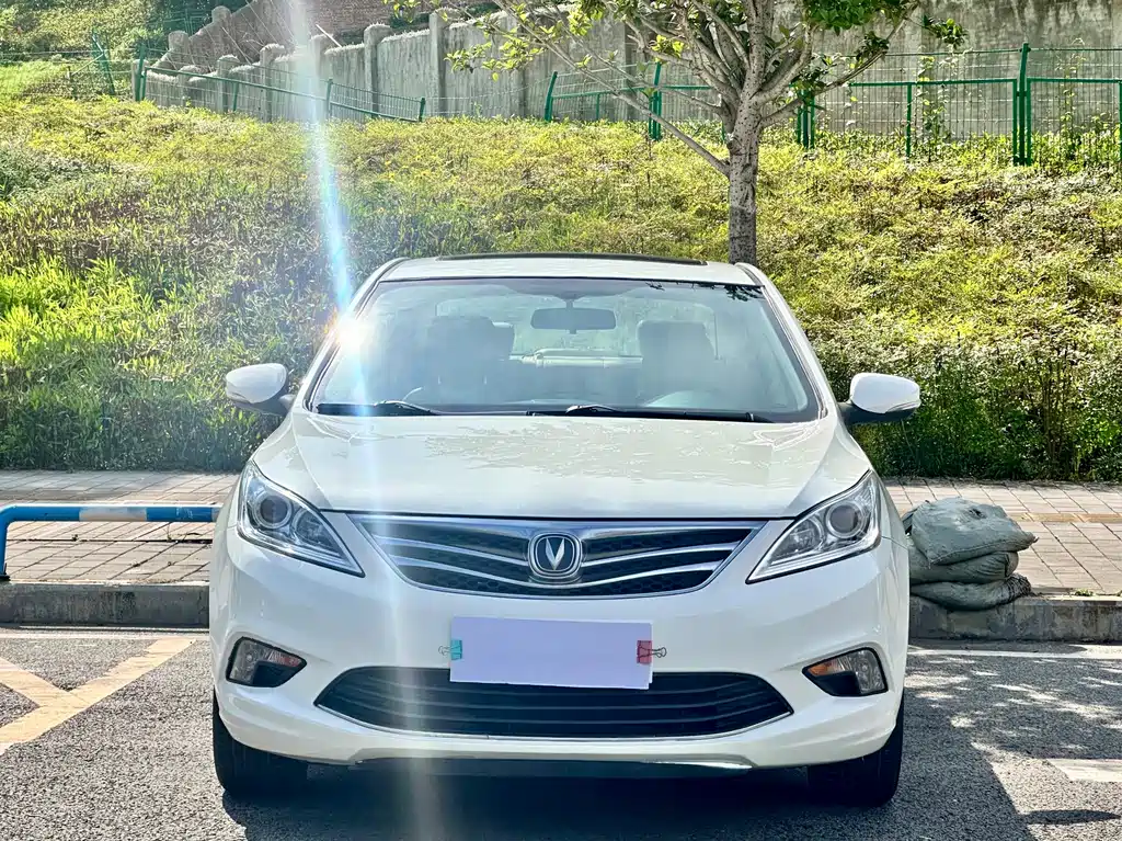 Changan Eado 2015 — фото 2