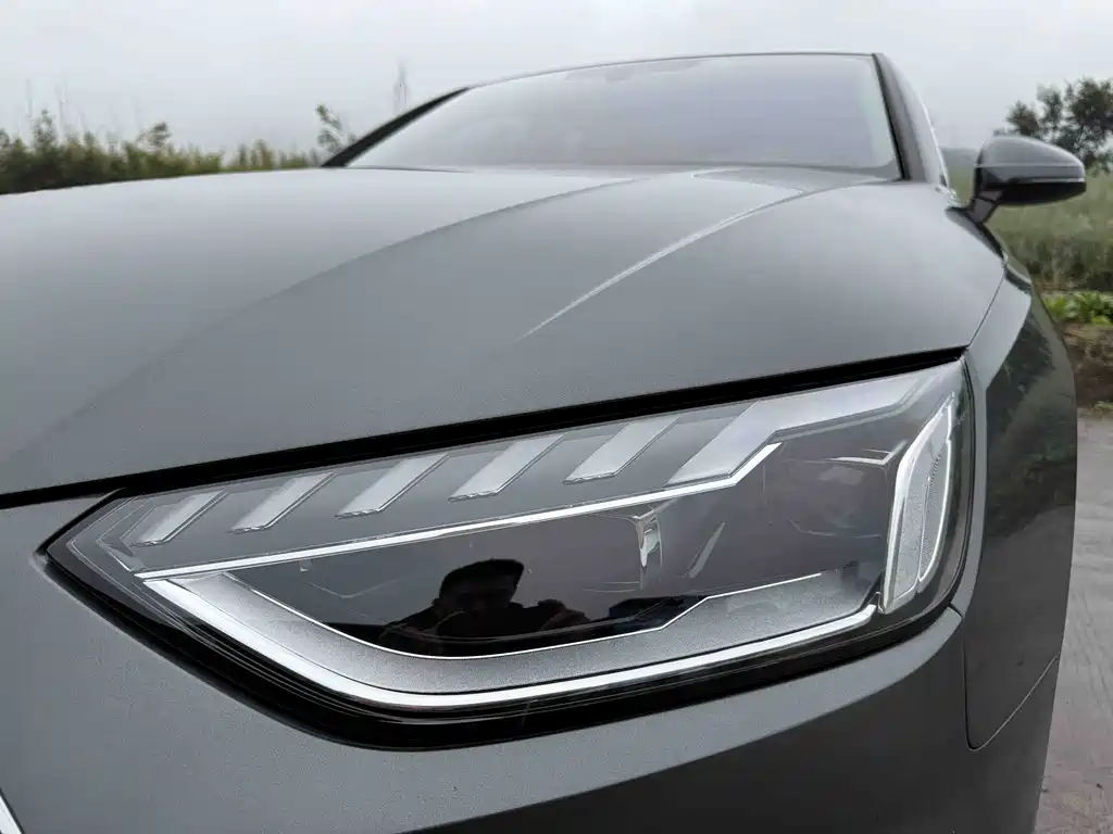 Audi A4L 2023 — фото 33