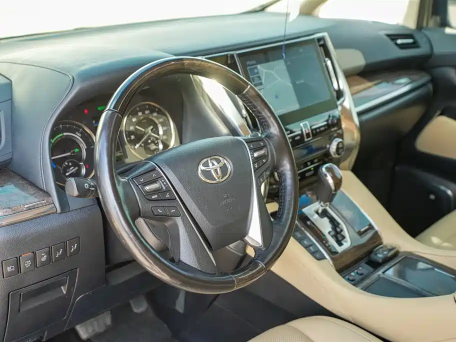 Toyota Alphard 2021 — фото 10