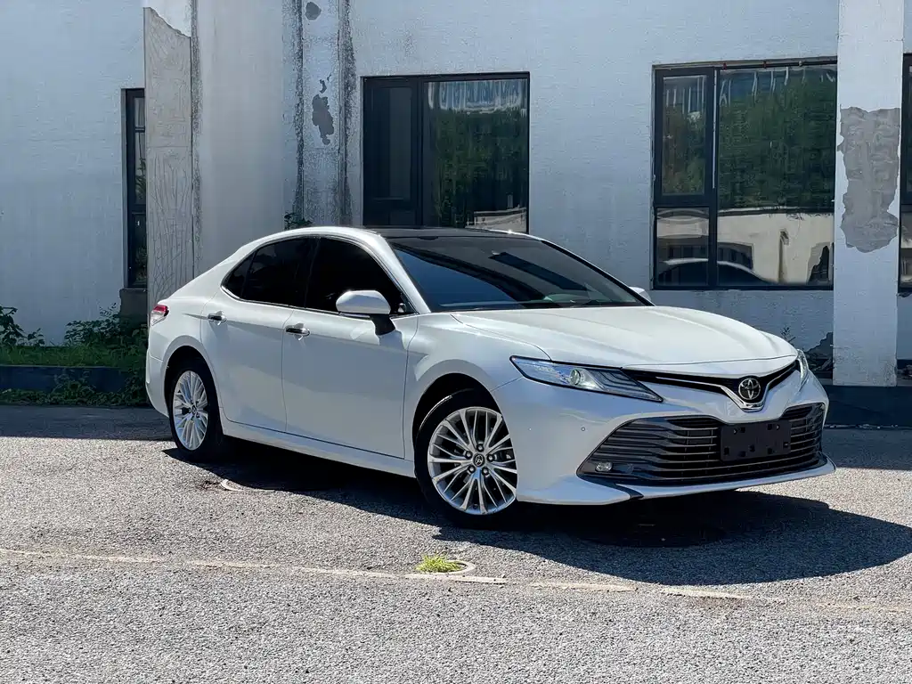 Toyota Camry 2018 — фото 3