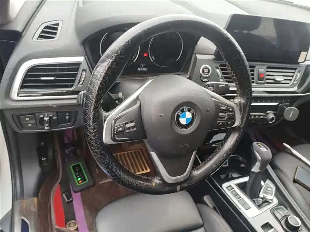 BMW 1 Series 2018 — фото 11