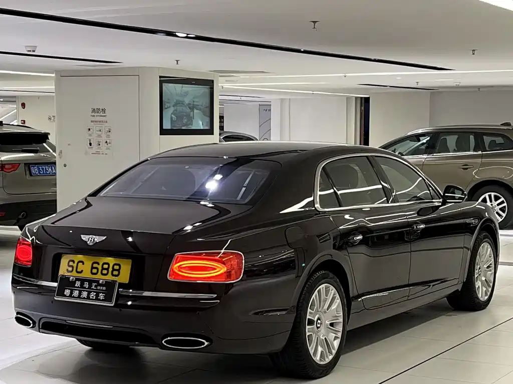Bentley Flying Spur 2015 — фото 4