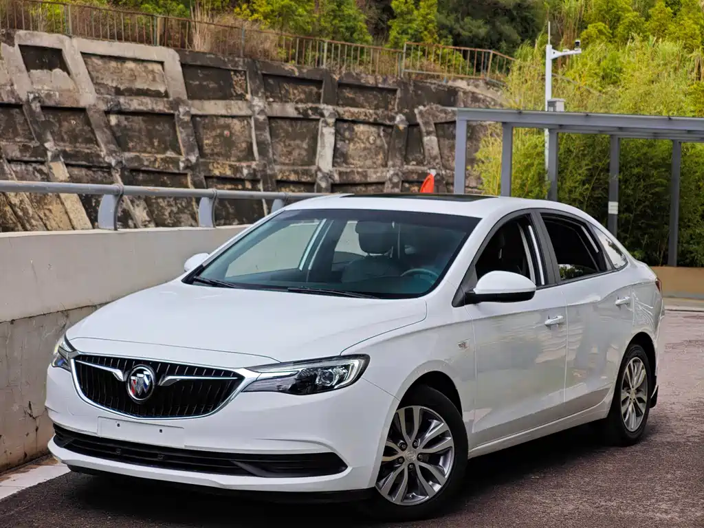 Buick Excelle 2022 — фото 1