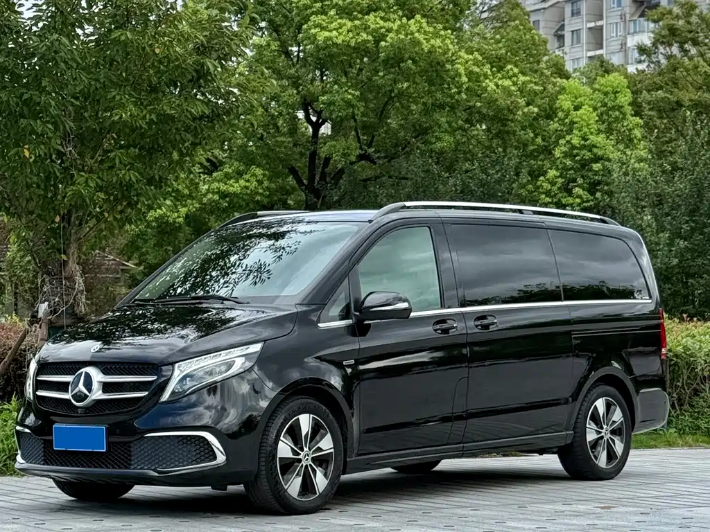 Mercedes-Benz V-Class 2022 — фото 1