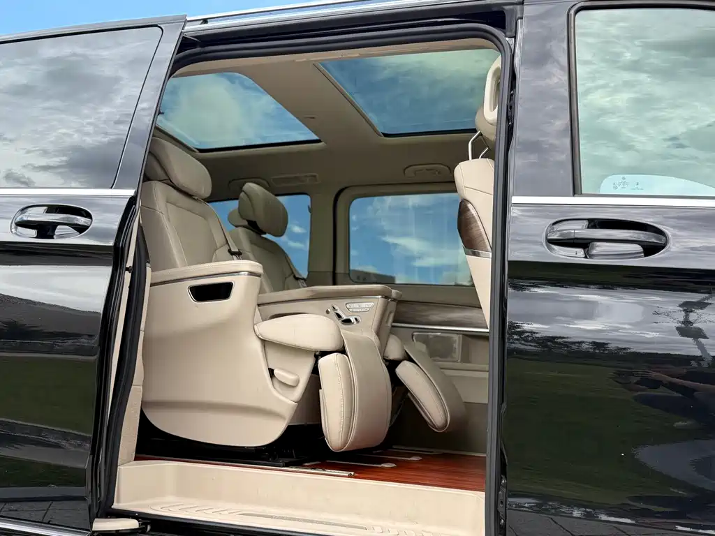 Mercedes-Benz V-Class 2022 — фото 16