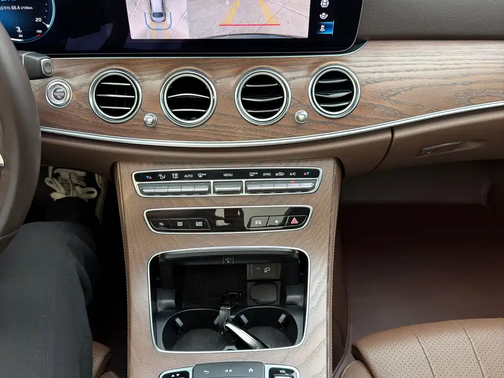 Mercedes-Benz E-Class 2022 — фото 15