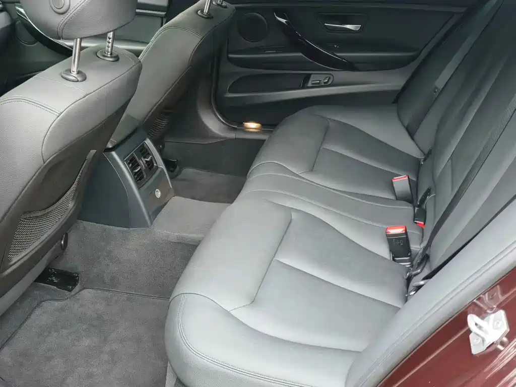 BMW 3 Series 2016 — фото 14