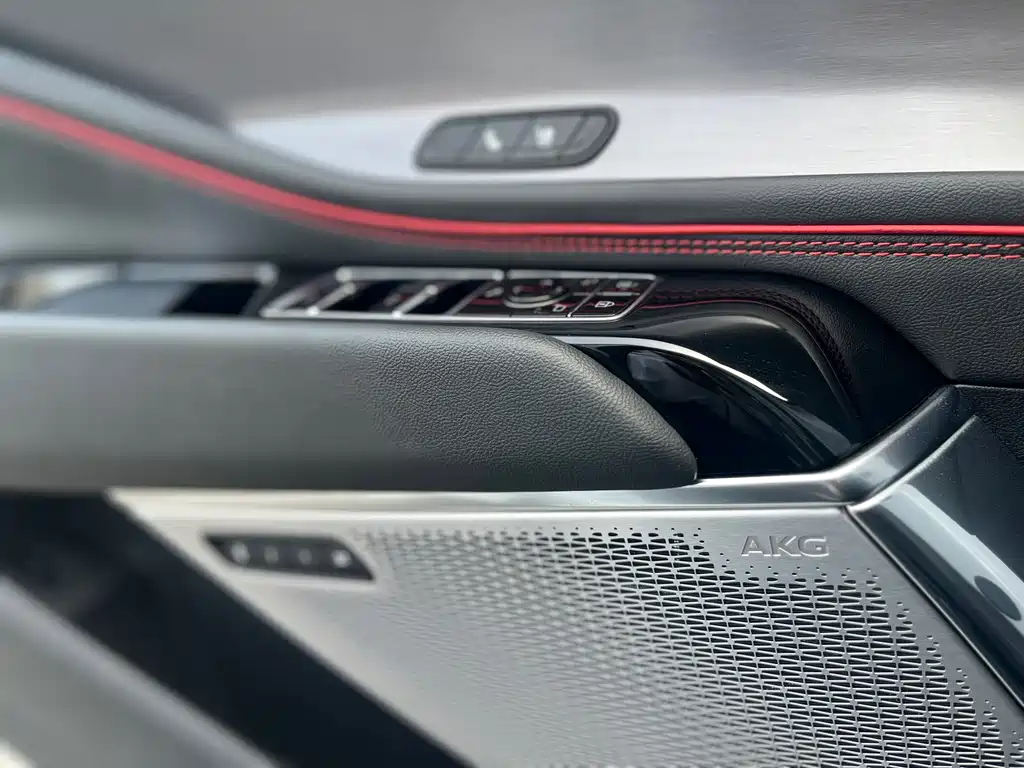 Cadillac GT4 2025 — фото 17