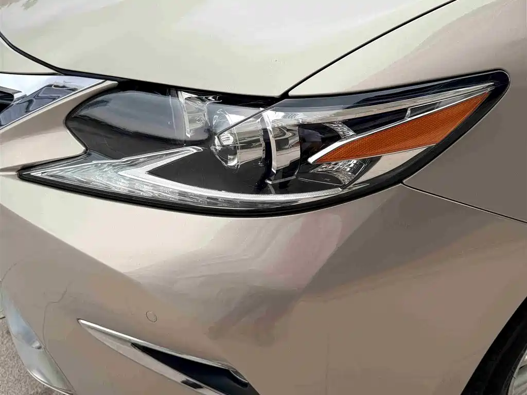 Lexus ES 2017 — фото 23