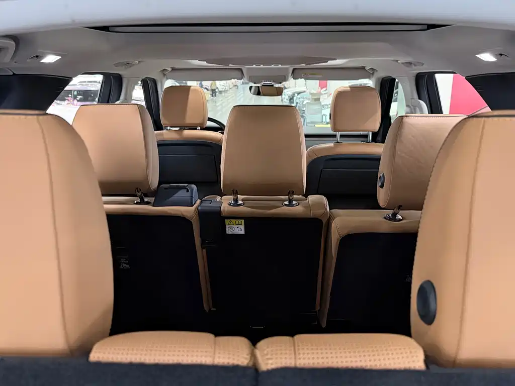 Land Rover Discovery 2017 — фото 10