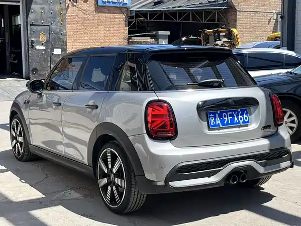 MINI MINI 2023